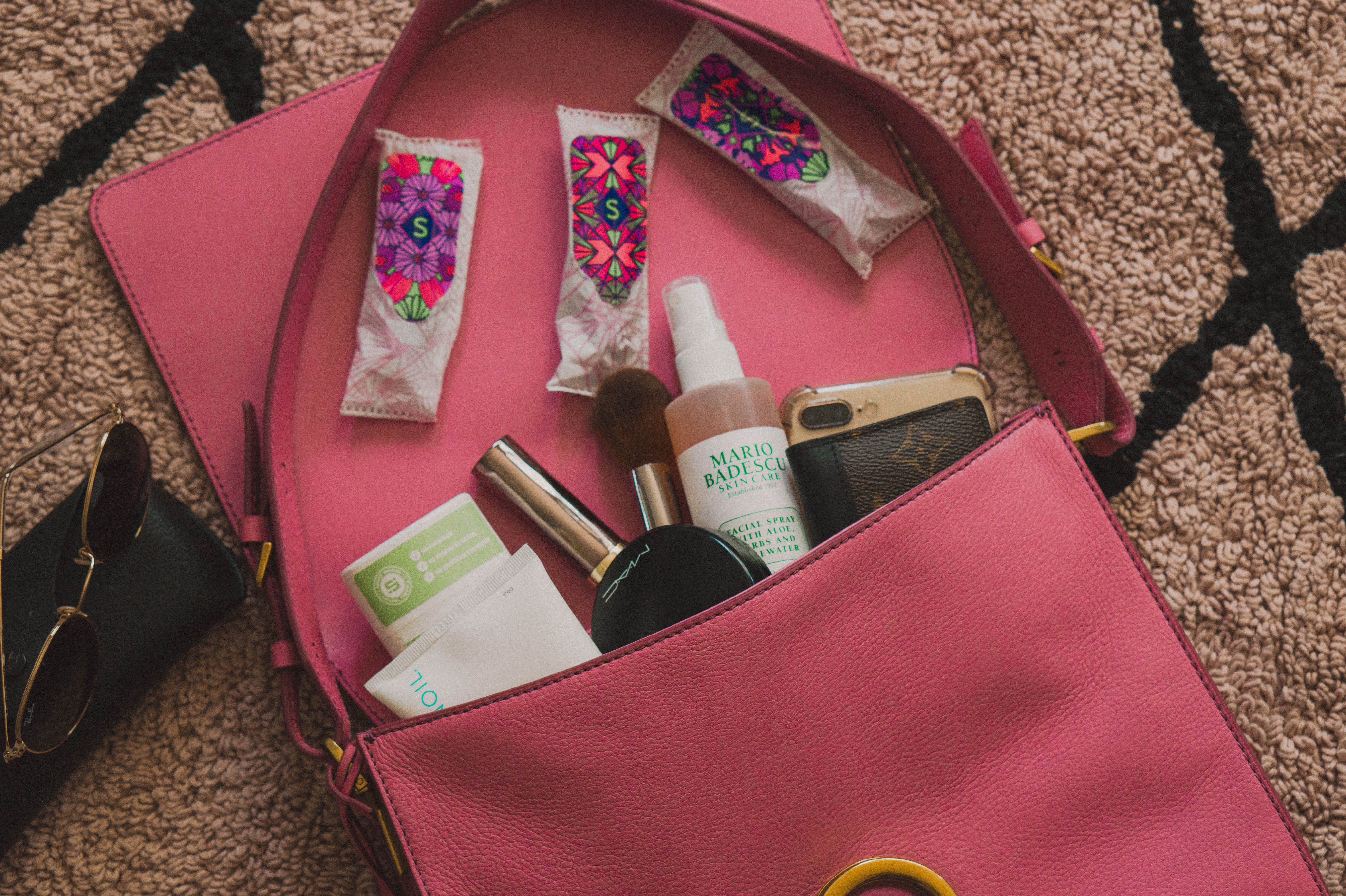 Preppy by the Sea: What's In My Purse?